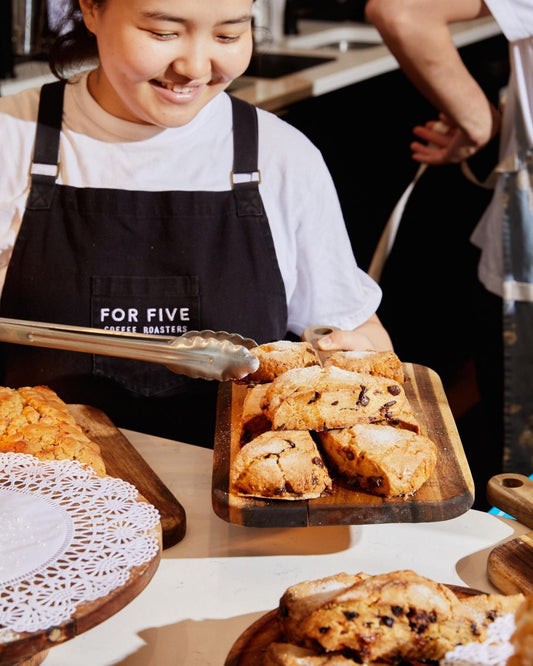 Best Chef Aprons (2026): Bib, Bistro, Cross-Back & Barista Picks